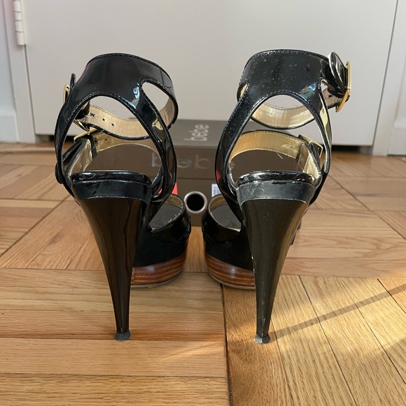 bebe Bacia Black Patent Leather High Heels with Brown Wood Platform - Picture 6 of 7